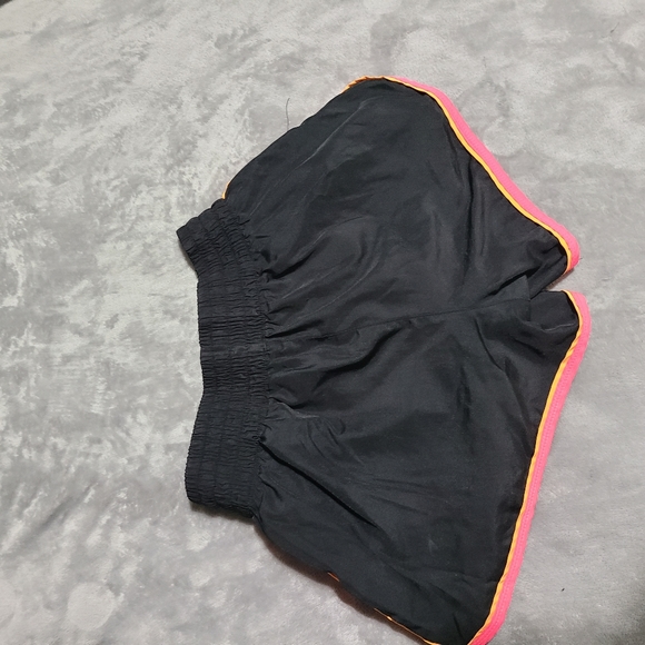 Shorts - Picture 3 of 3